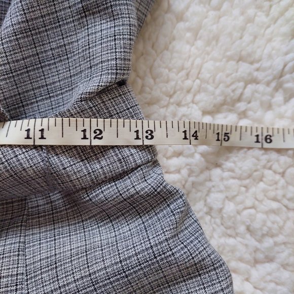 Grey plaid dress with deep v, ruffles, and belt, women's size 6 - Picture 3 of 8